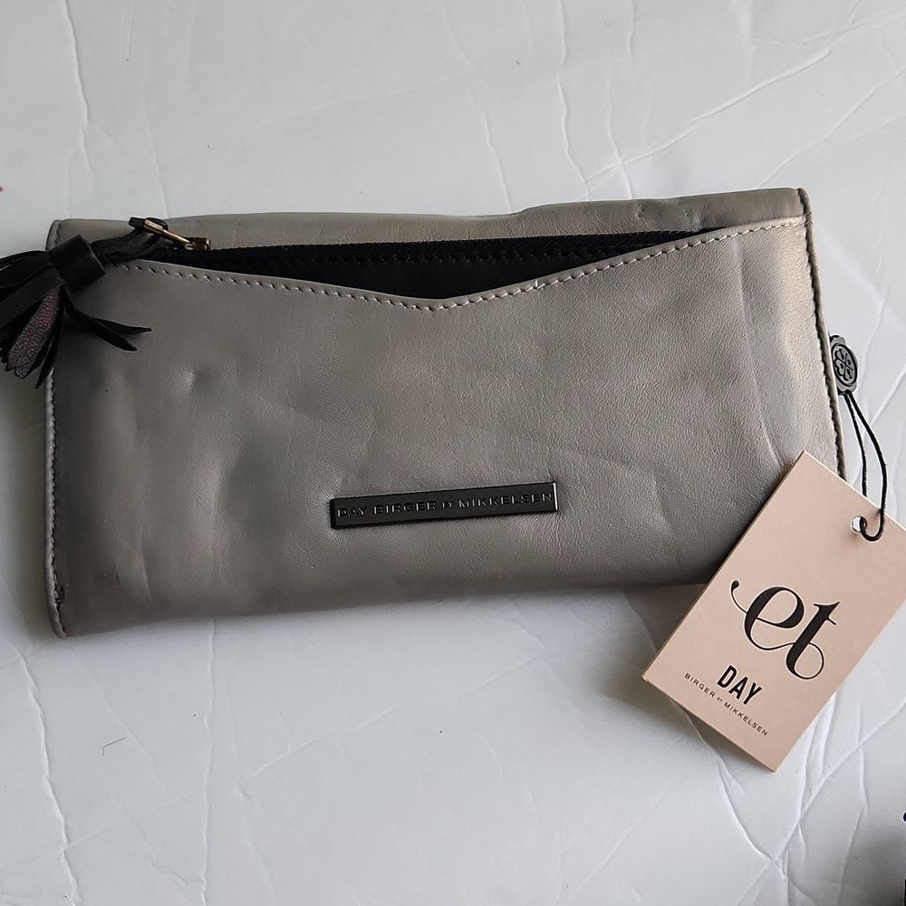 NWT Day bigger et Mikkelsen wallet